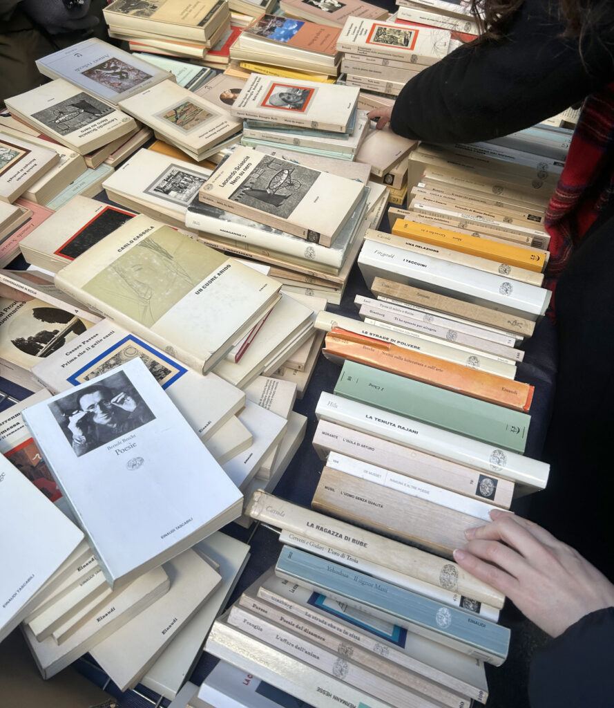 Vecchi libri in piazza Milano